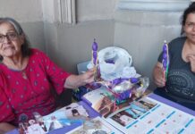 Las Mujeres que hacen los recuerdos de San Nicolás en cada Tinkunaco