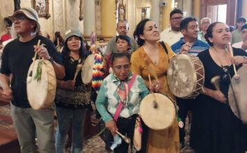 Ecos del Tinkunaco – Los Cantores Populares con sus Cajas