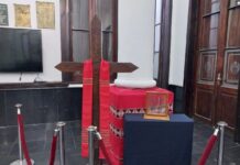 La Cruz de los Mártires llegó a la Legislatura en el día de la Autonomía de La Rioja