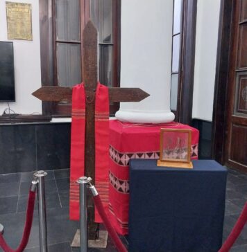 La Cruz de los Mártires llegó a la Legislatura en el día de la Autonomía de La Rioja