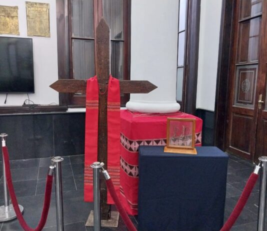 La Cruz de los Mártires llegó a la Legislatura en el día de la Autonomía de La Rioja