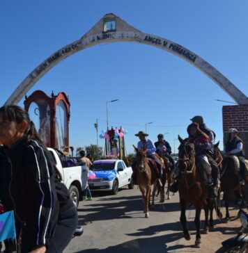 Peregrinación, fe y comunidad: la visita pastoral recorrió escuelas, pueblos y parajes de montaña