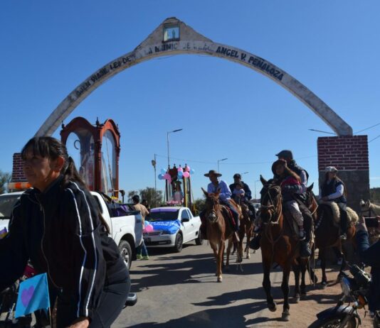 Peregrinación, fe y comunidad: la visita pastoral recorrió escuelas, pueblos y parajes de montaña