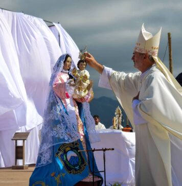 Coronación y Consagración de la Virgen del Rosario como Generala de la Policía de La Rioja